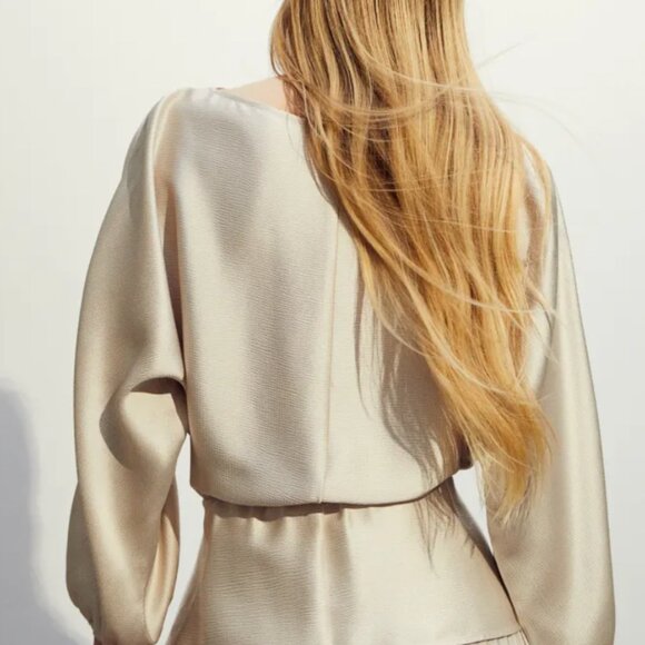 Co-Ord set from H&M Crêped Satin Blouse & Pleated Satin Skirt - Picture 2 of 2